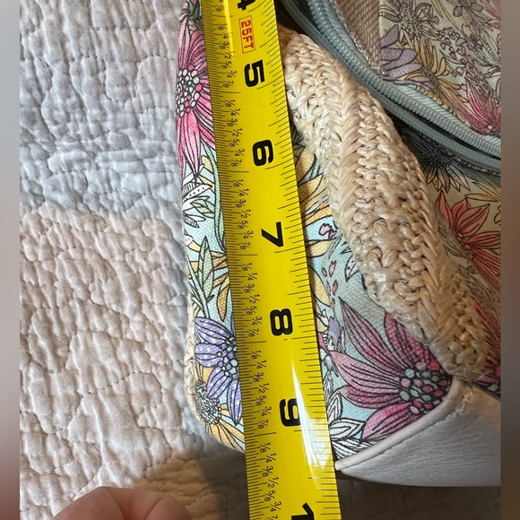 Floral and canvas fold over crossbody, gently used Sakroots - Picture 7 of 16